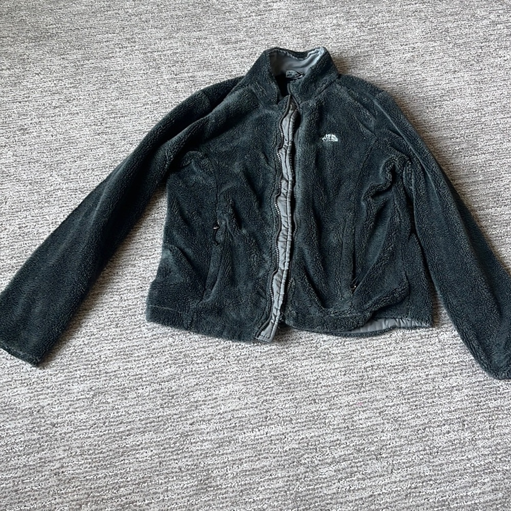 North face women’s jacket doesn’t zip